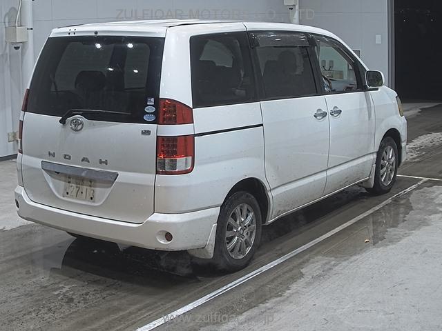 TOYOTA NOAH 2006 Image 2