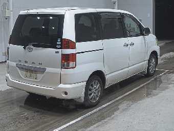 TOYOTA NOAH 2006 Image 2