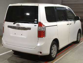 TOYOTA NOAH 2009 Image 2