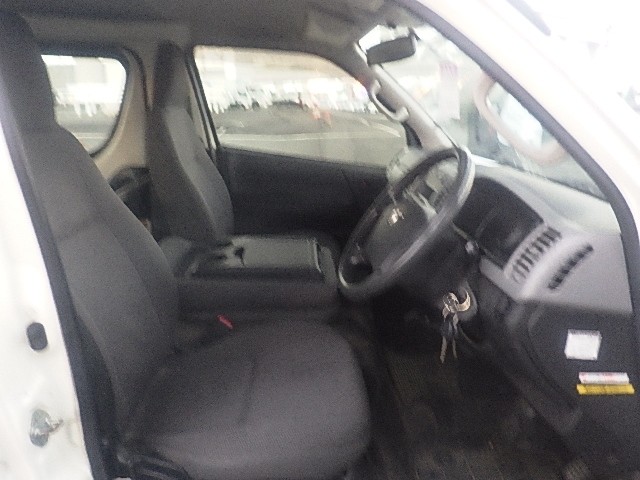 TOYOTA HIACE 2013 Image 24