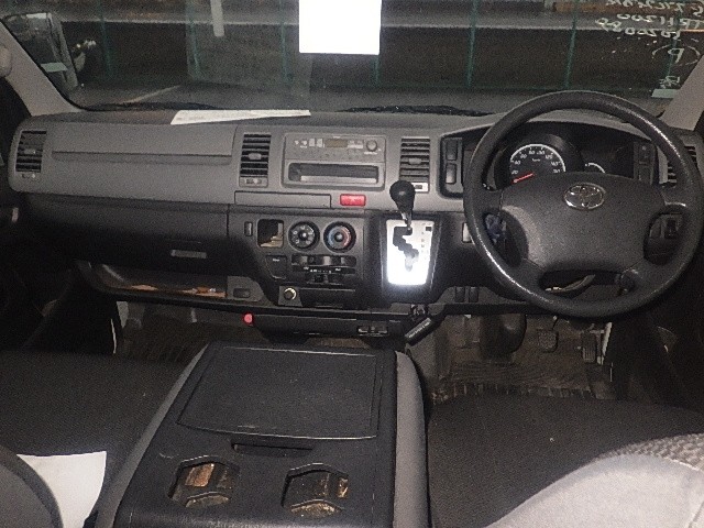 TOYOTA HIACE 2013 Image 26