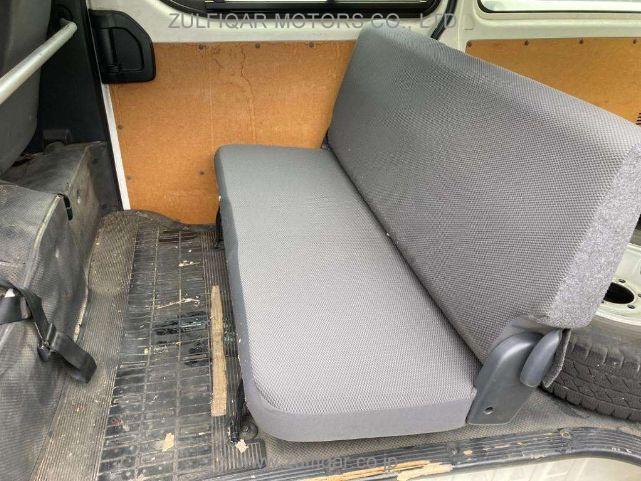 TOYOTA HIACE 2013 Image 8