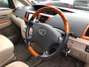 TOYOTA NOAH 2006 Image 4