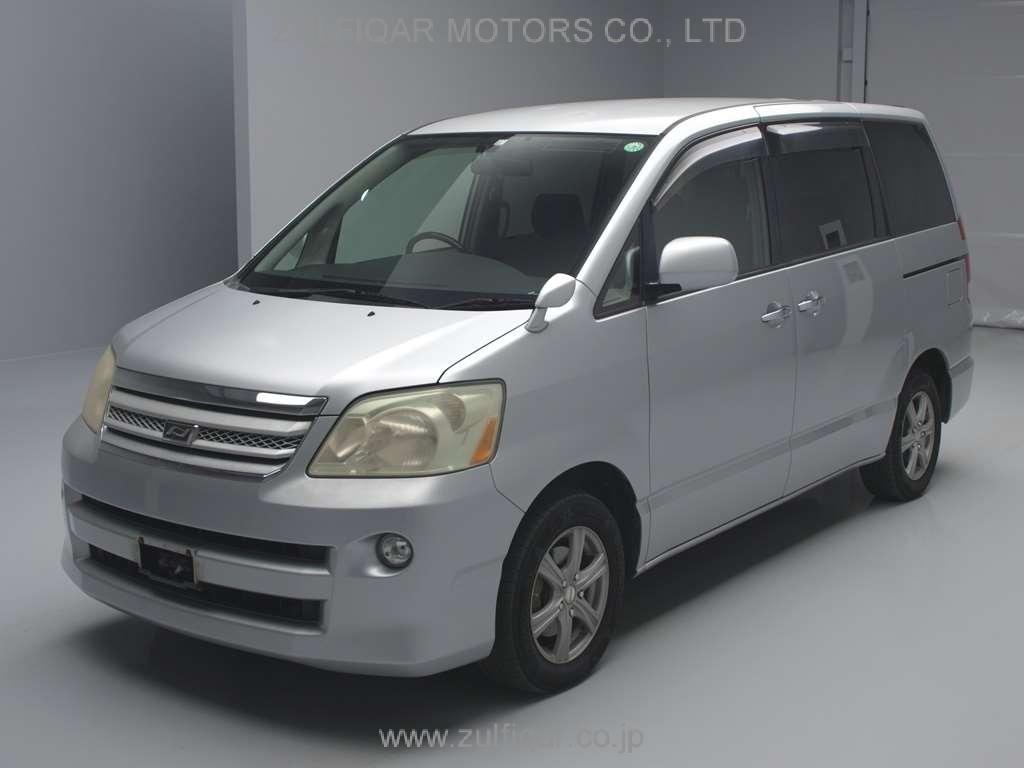 TOYOTA NOAH 2005 Image 1