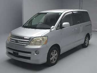 TOYOTA NOAH 2005 Image 1