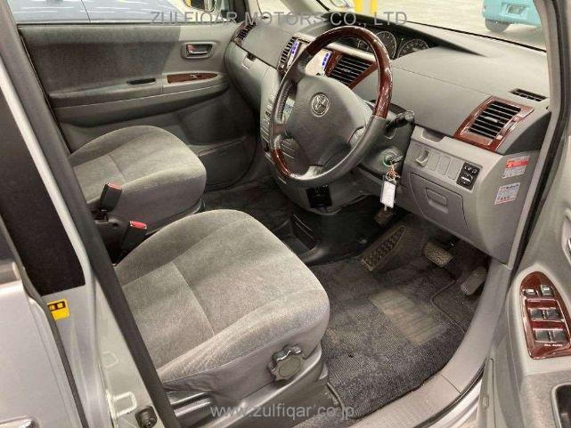 TOYOTA NOAH 2005 Image 3