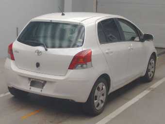 TOYOTA VITZ 2007 Image 2