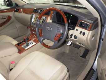 TOYOTA CROWN MAJESTA 2004 Image 3