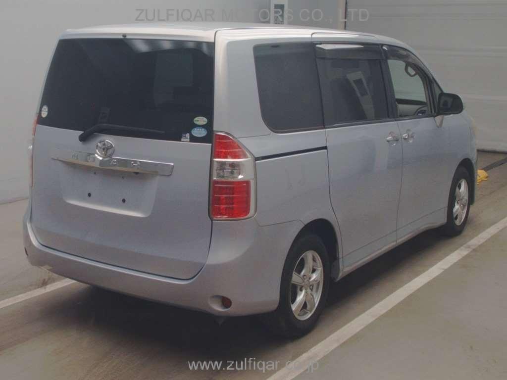 TOYOTA NOAH 2010 Image 2
