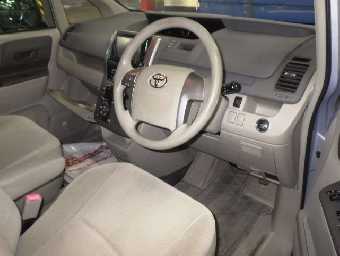 TOYOTA NOAH 2010 Image 3