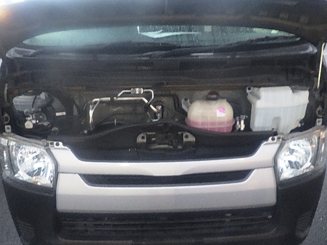 TOYOTA HIACE 2015 Image 19