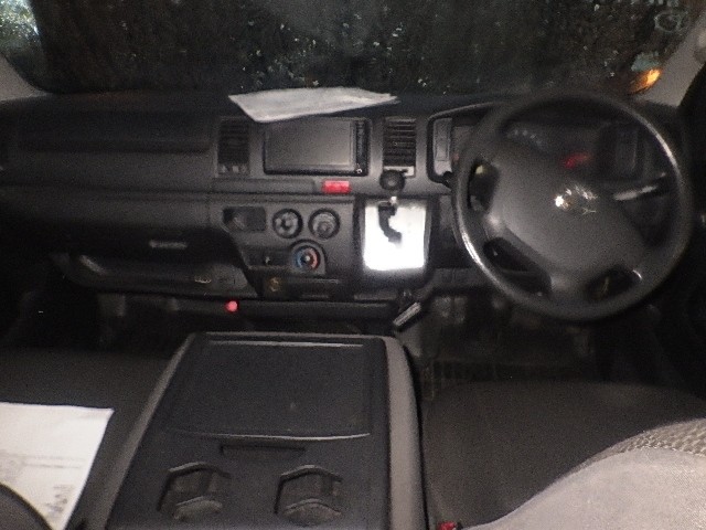 TOYOTA HIACE 2015 Image 27