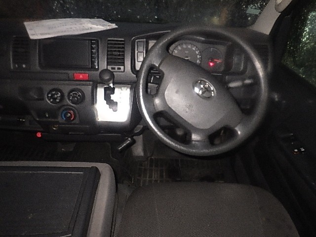 TOYOTA HIACE 2015 Image 28