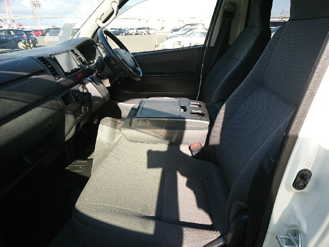 TOYOTA REGIUSACE 2017 Image 28