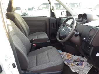 TOYOTA SPADE 2013 Image 9