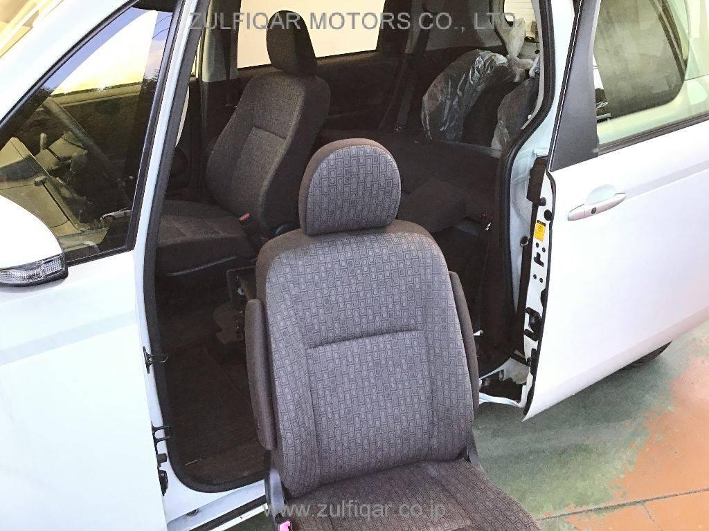 TOYOTA SPADE 2013 Image 6