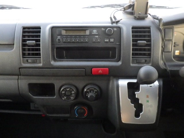 TOYOTA HIACE 2014 Image 19