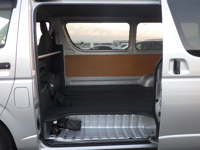 TOYOTA HIACE 2014 Image 24