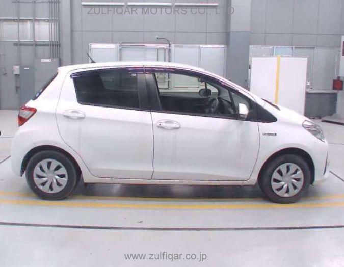 TOYOTA VITZ 2019 Image 3