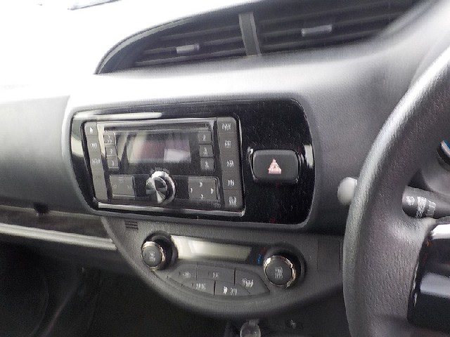 TOYOTA VITZ 2019 Image 21