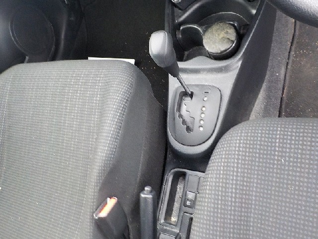 TOYOTA VITZ 2019 Image 22