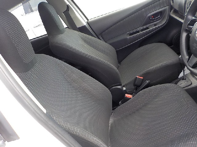 TOYOTA VITZ 2019 Image 24