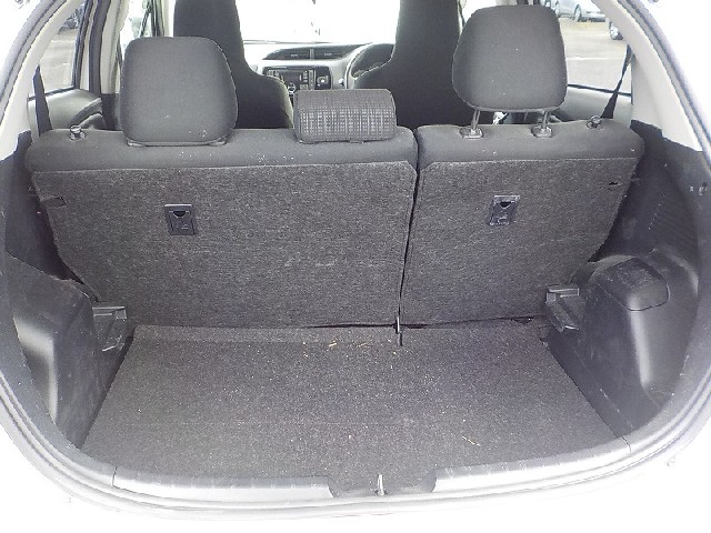 TOYOTA VITZ 2019 Image 26