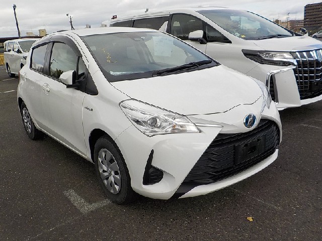 TOYOTA VITZ 2019 Image 28