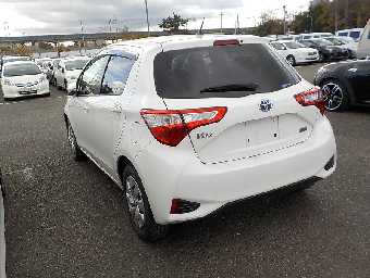 TOYOTA VITZ 2019 Image 24