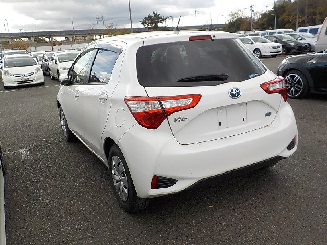 TOYOTA VITZ 2019 Image 30