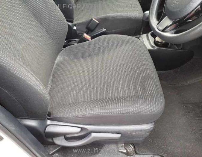 TOYOTA VITZ 2019 Image 8