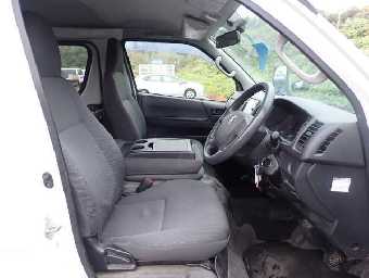 TOYOTA HIACE 2015 Image 4