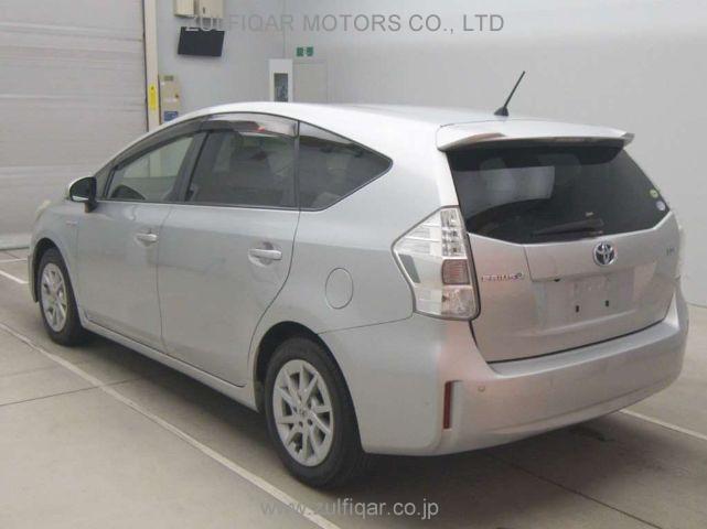 TOYOTA PRIUS ALPHA 2013 Image 4