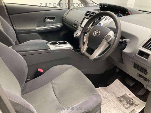 TOYOTA PRIUS ALPHA 2013 Image 5