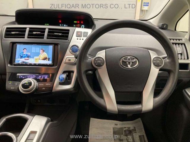 TOYOTA PRIUS ALPHA 2013 Image 6