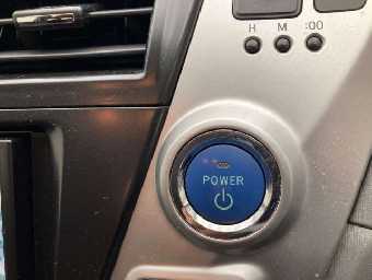 TOYOTA PRIUS ALPHA 2013 Image 8