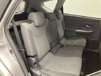 TOYOTA PRIUS ALPHA 2013 Image 9