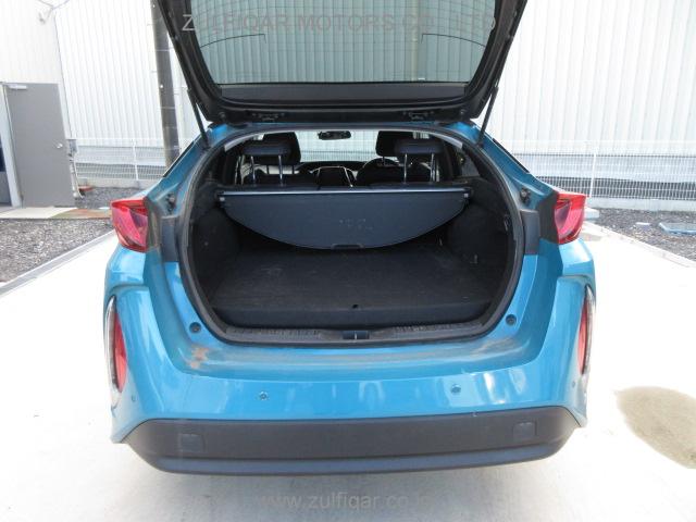 TOYOTA PRIUS PHV 2017 Image 12