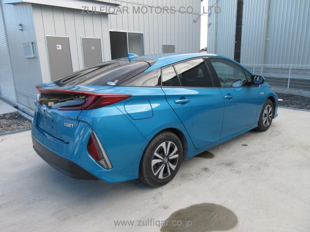 TOYOTA PRIUS PHV 2017 Image 3