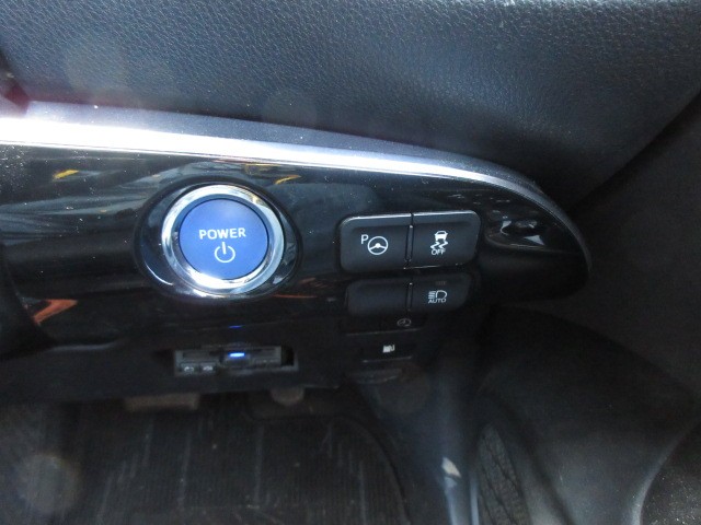 TOYOTA PRIUS PHV 2017 Image 23