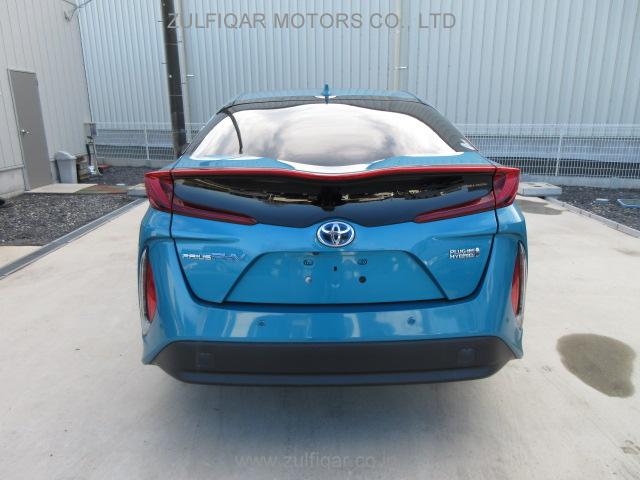 TOYOTA PRIUS PHV 2017 Image 4