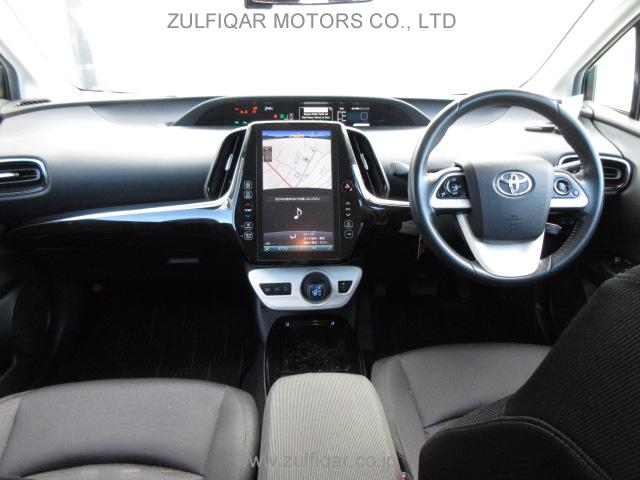 TOYOTA PRIUS PHV 2017 Image 9