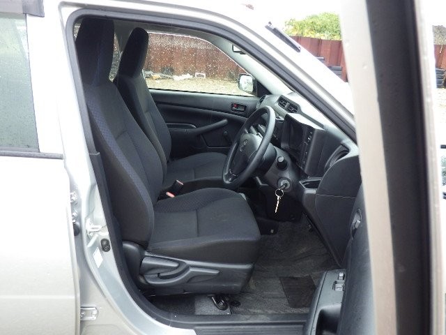 TOYOTA SUCCEED 2017 Image 19