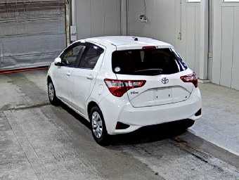 TOYOTA VITZ 2017 Image 2