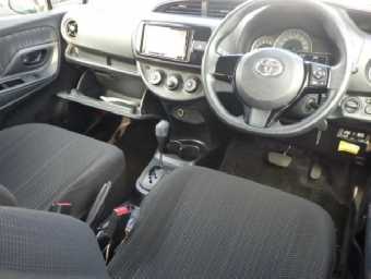 TOYOTA VITZ 2017 Image 3