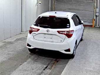 TOYOTA VITZ 2017 Image 5