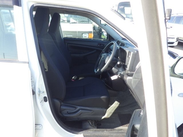 TOYOTA PROBOX 2017 Image 24