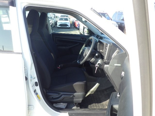 TOYOTA PROBOX 2017 Image 24