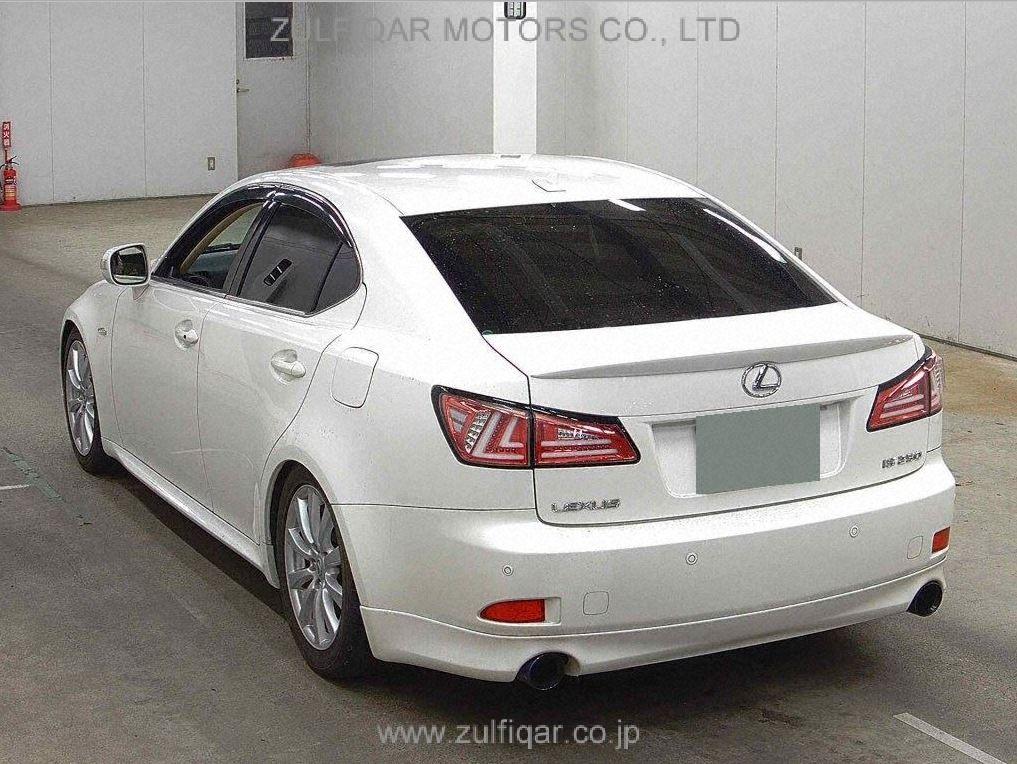 LEXUS IS 2005 Image 2