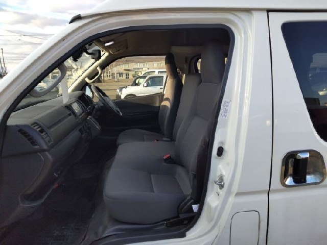 TOYOTA HIACE 2017 Image 20